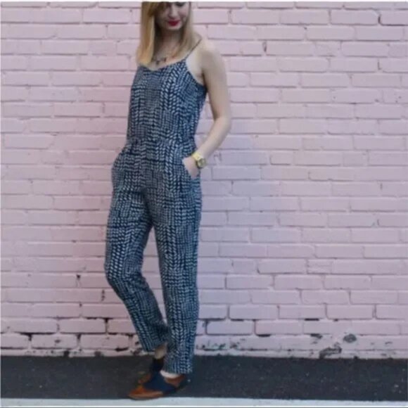 LOFT NAVY & WHITE GEOMETRICAL PATTERN SLEEVELESS JUMPSUIT MEDIUM-EUC - Picture 4 of 12